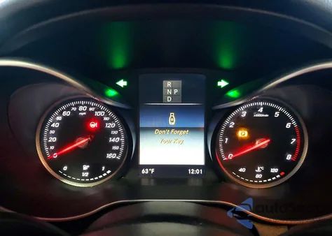 2016 Mercedes-Benz C 300 4Matic z USA, uszkodzony, nr VIN 55SWF4KB7GU120080